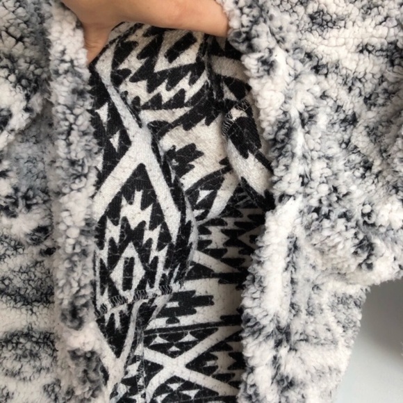 Tribal Printed Black & White Sherpa 3/4 Zip - Picture 8 of 8